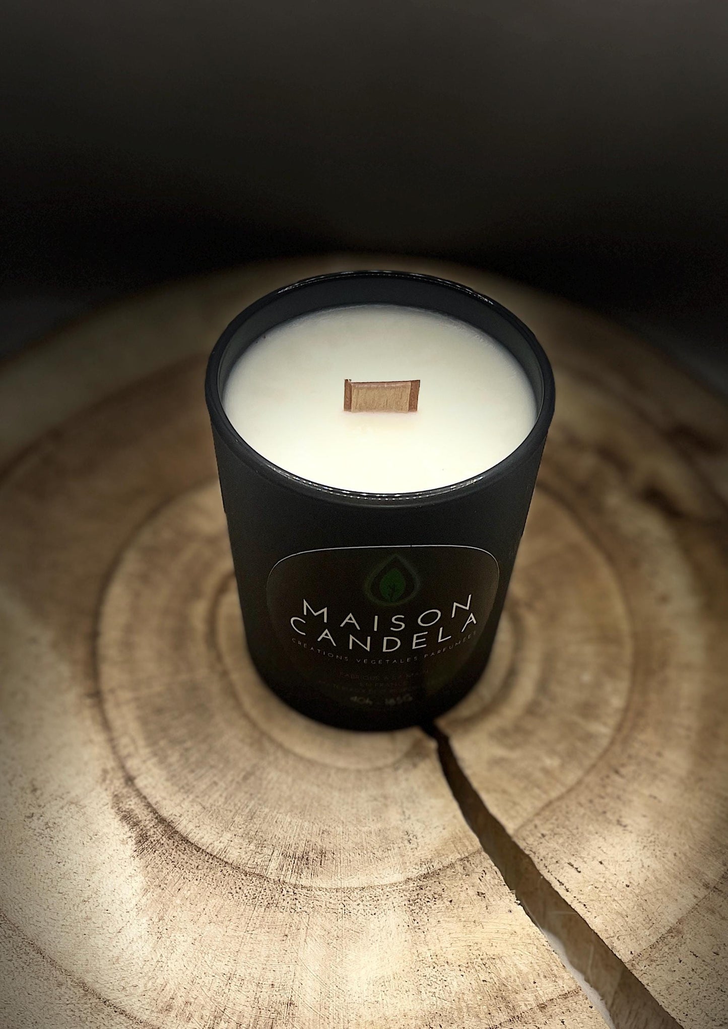Bougie parfumée artisanale – cire végétale & mèche en bois crépitante